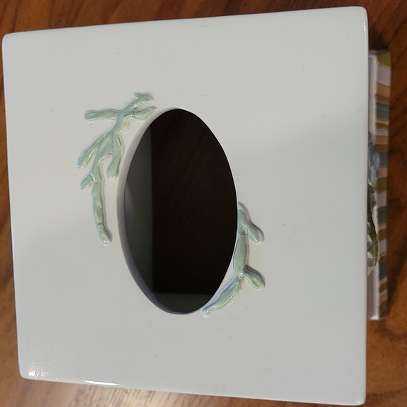 Tissue holder, creamy white with blue, green, tan, - Picture 2 of 6